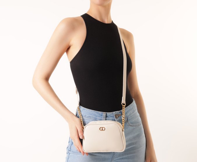 Bolsa Tiracolo Pequena Arredondada Glam Branca