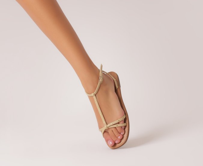 Sandália Rasteira Tachas Bege