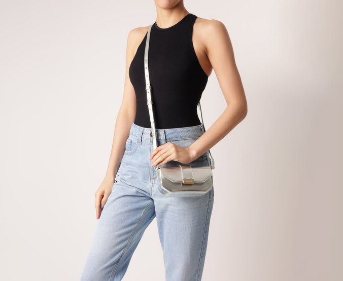 Bolsa Tiracolo Pequena Estruturada Prata