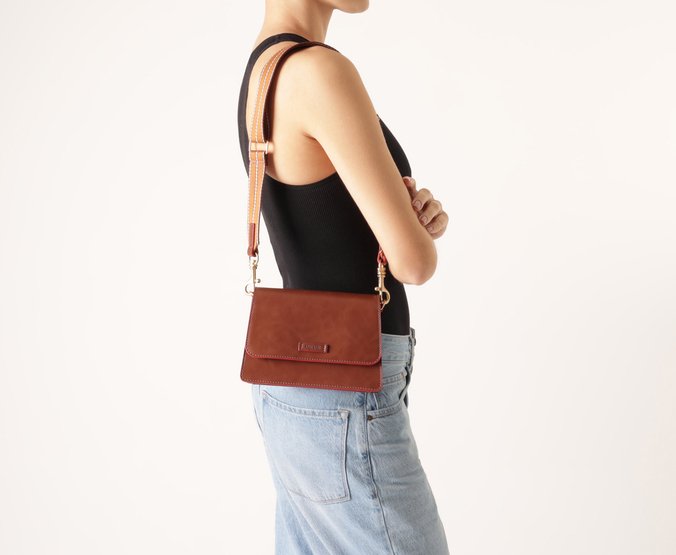 Bolsa Tiracolo Média Raven Marrom