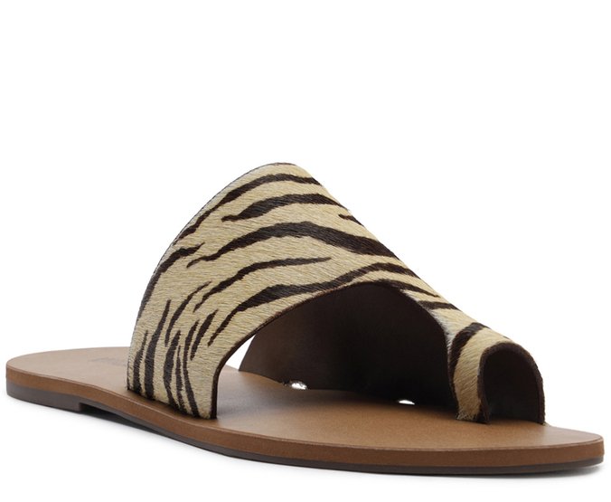 Rasteira Flat Dedo Couro Animal Print