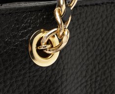 Bolsa Tote Média Alça Acorrentada Preta