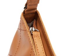 Bolsa Tiracolo Média Matelassê Triangular Marrom
