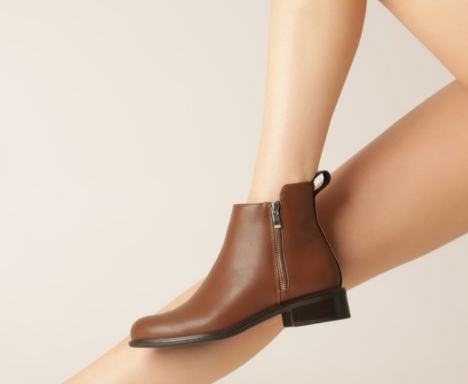 Bota Cano Baixo Zíper Marrom