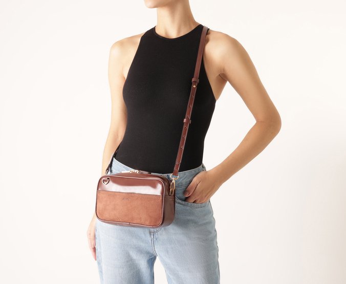 Bolsa Tiracolo Média Lisa Marrom
