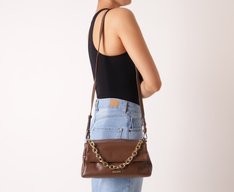 Bolsa Tiracolo Média Baguete Alça Corrente Marrom