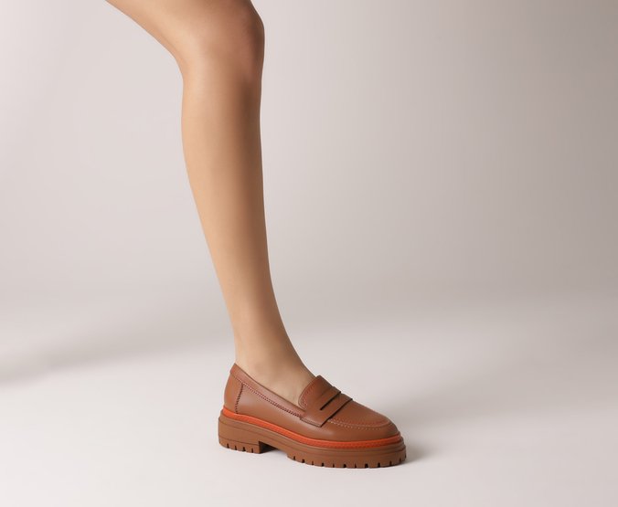 Mocassim Tratorado Marrom Detalhe Laranja Kiara