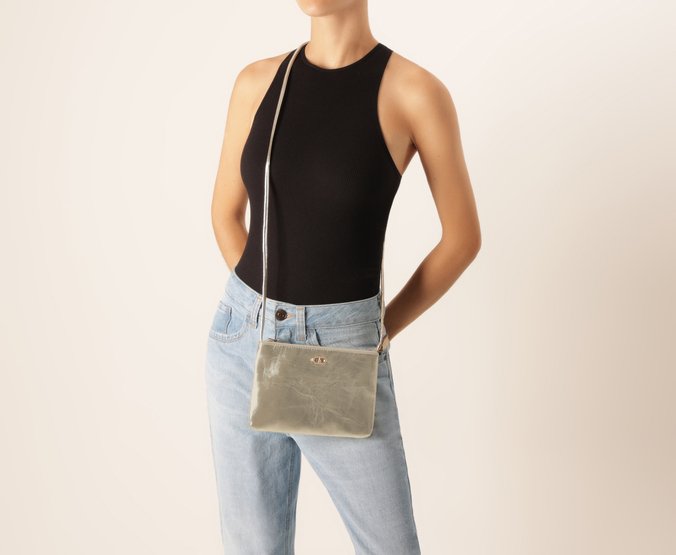 Bolsa Tiracolo Pequena Clássica Dourada