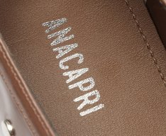 Sapatilha Tira Única Tachas Marrom
