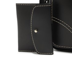 Bolsa Tiracolo Média Costura Ornamental Preta