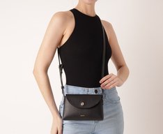 Bolsa Tiracolo Média Essencial Tampa Preta