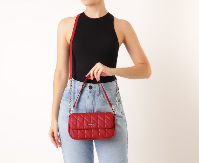 Bolsa Tiracolo Média Matelassê Triangular Vermelha