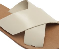 Rasteira Tiras Cruzadas Bone