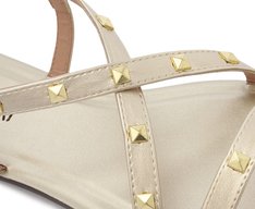 Sandália Rasteira Tachas Dourada