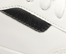 Tênis Detalhe Tag Branco e Preto