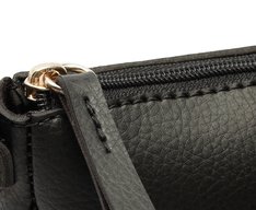 Bolsa Tiracolo Pequena Cápsula Mono Preta