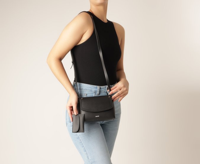 Bolsa Tiracolo Pequena Com Pouch Preta