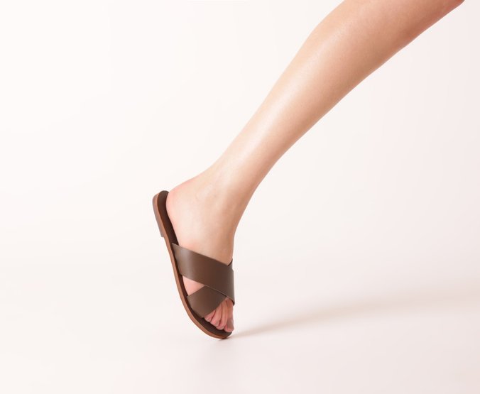 Rasteira Tiras Cruzadas Couro Marrom Expresso