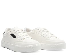 Tênis Detalhe Tag Branco e Preto