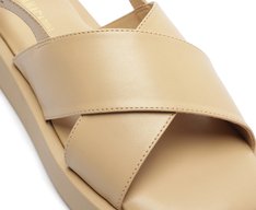 Sandália Plataforma Tiras Cruzadas Bege