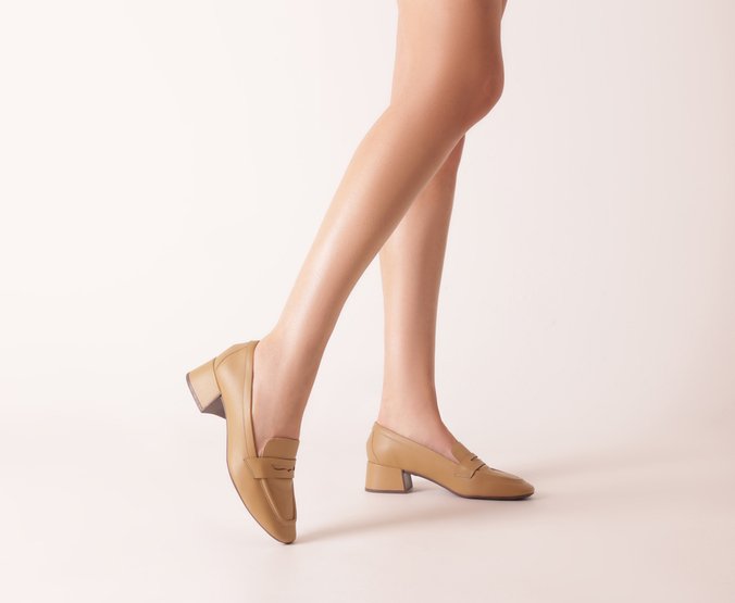 Mocassim Salto Bloco Loafer Bege