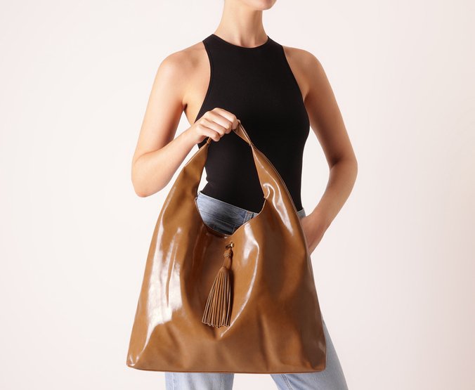 Bolsa Shopping Grande Verniz Tassel Marrom