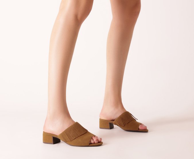 Sandália Mule Franja Bege