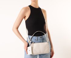 Bolsa Tiracolo Baguete Média Costura Ornamental Branca
