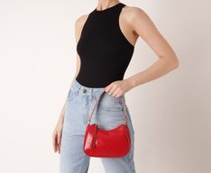 Bolsa Tiracolo Baguete Média Arredondada Verniz Vermelha