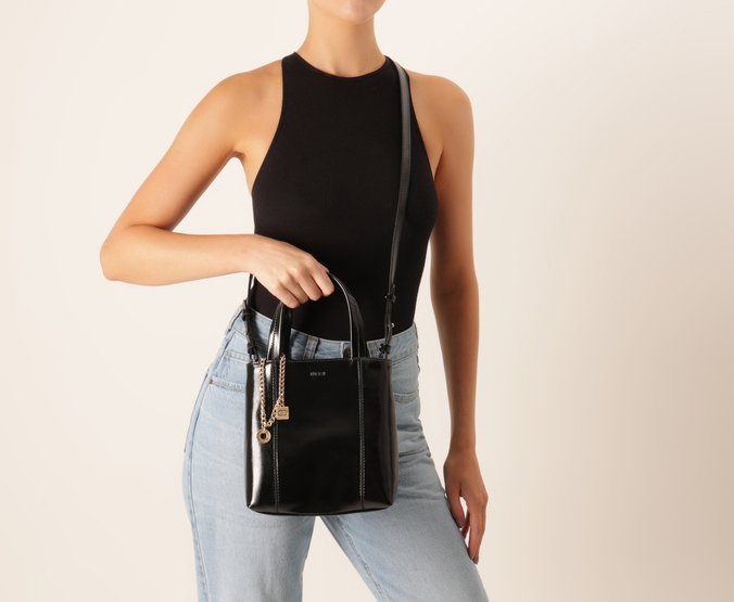 Bolsa Tote Média Madri Chaveiro Preta