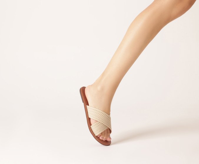 Rasteira Tiras Cruzadas Trançada Bege