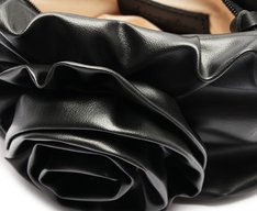 Bolsa Tiracolo Pequena Flor Preta