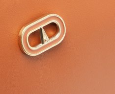 Bolsa Tiracolo Pequena Clássica Marrom