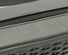 Bolsa Tiracolo Média Tressê Injetada Preta