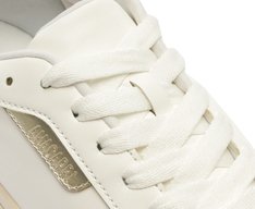 Tênis Detalhe Tag Branco e Dourado