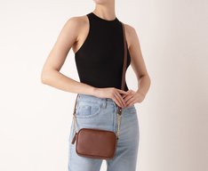 Bolsa Tiracolo Pequena Essencial Marrom Nero