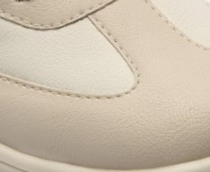 Tênis Pontilhado Lateral Branco Detalhe Dourado