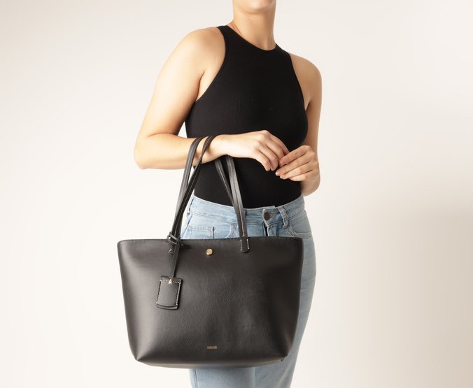 Bolsa Shopping Grande Bag Charm Preta