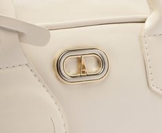 Bolsa Tote Média Bag Charm Tag Bege