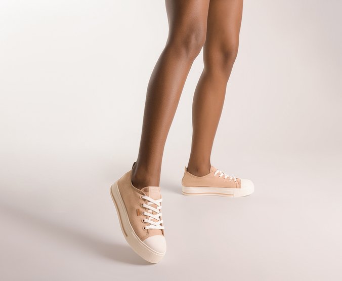 Tenis sola sale alta nude