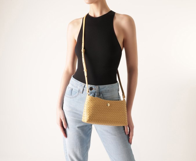 Bolsa Tiracolo Média Metalassê Bege