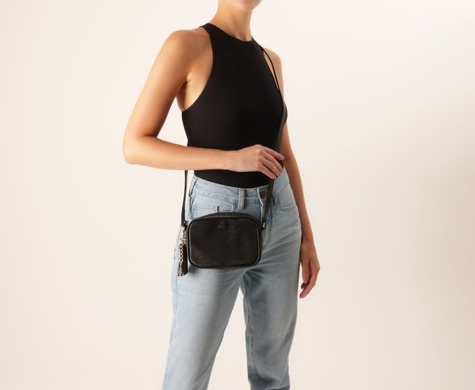 Bolsa Tiracolo Pequena Chaveiro Barbicacho Preta