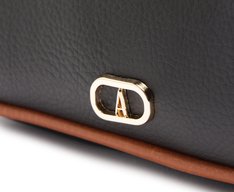 Bolsa Tiracolo Pequena Cápsula Preta