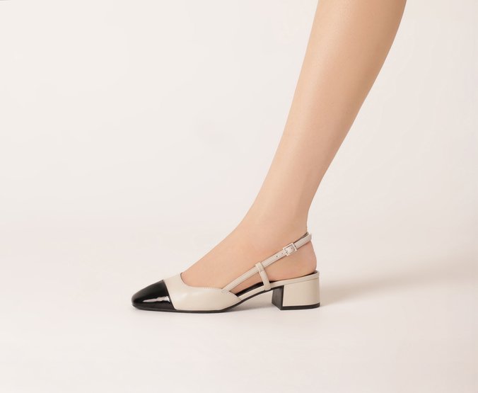 Scarpin Slingback Salto Bloco Bege Ponta Verniz Preta