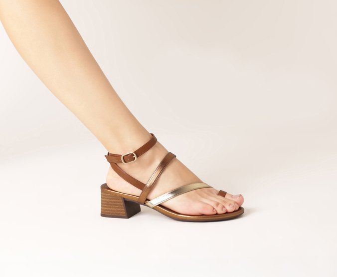 Sandália Salto Bloco e Anel de Dedo Bronze