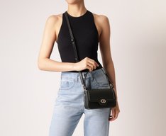 Bolsa Tiracolo Baguete Pequena Cápsula A Preta