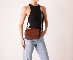 Bolsa Tiracolo Média Bolso Frontal Marrom