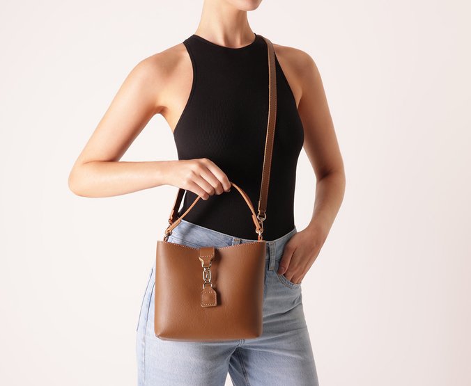 Bolsa Tiracolo Pequena A Marrom
