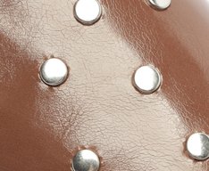 Sapatilha Tira Única Tachas Marrom