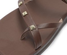 Rasteira Tiras Tachas Marrom